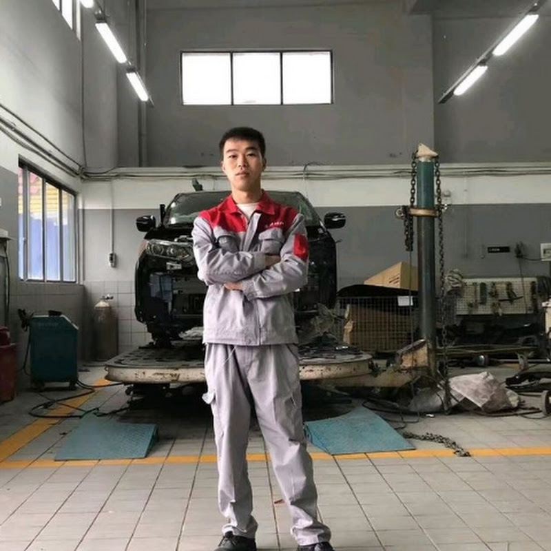 Master Xiao Wu repairs cars. Logo