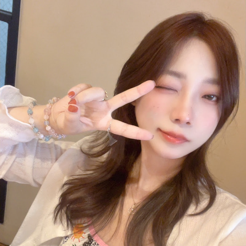 小小白到此一吃 Logo