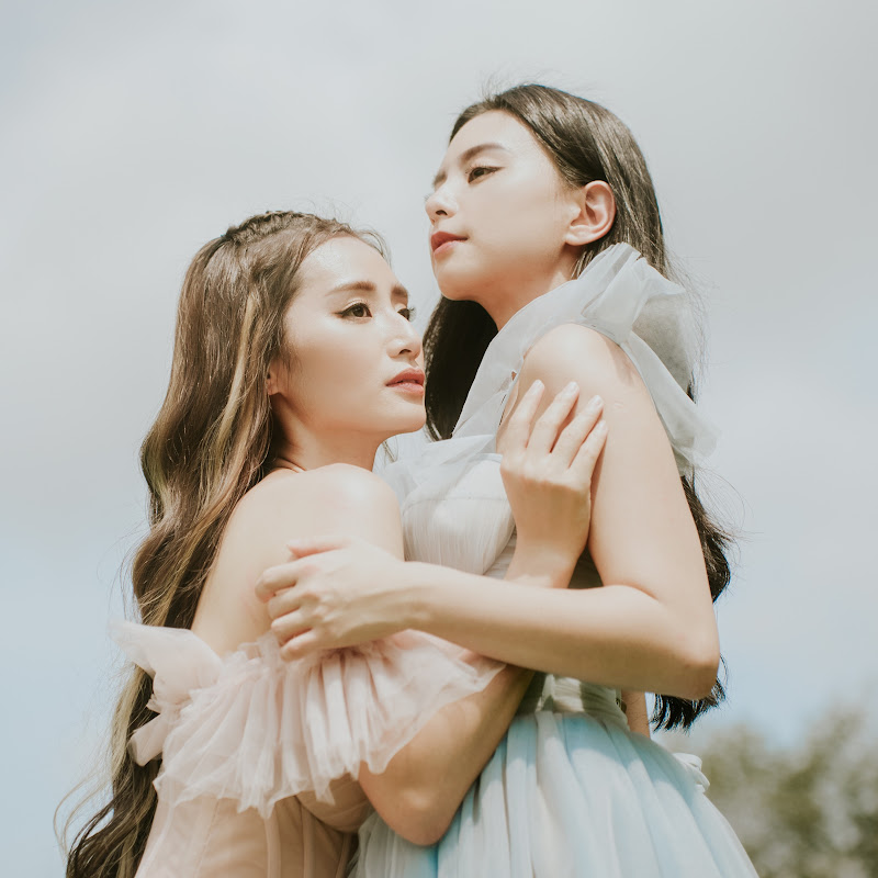 Akiyo & Mia Channel Logo