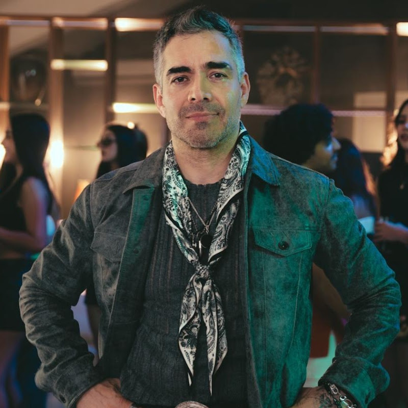 Omar Chaparro - Topic