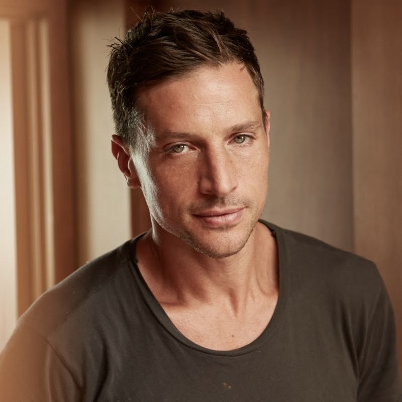 Simon Rex