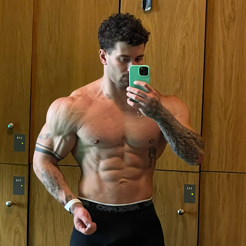 Artemis Oak •|• daily fitness hacks