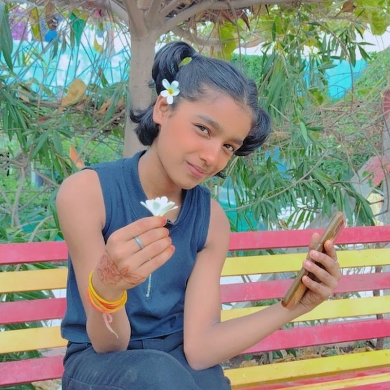 Hire shraddha rajawat  — Education & Learning YouTube creator for sponsorships