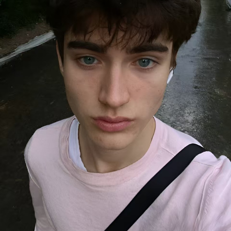 Bro’s just trying to survive with dignity#gym #gentleman #funnyvideo #respect