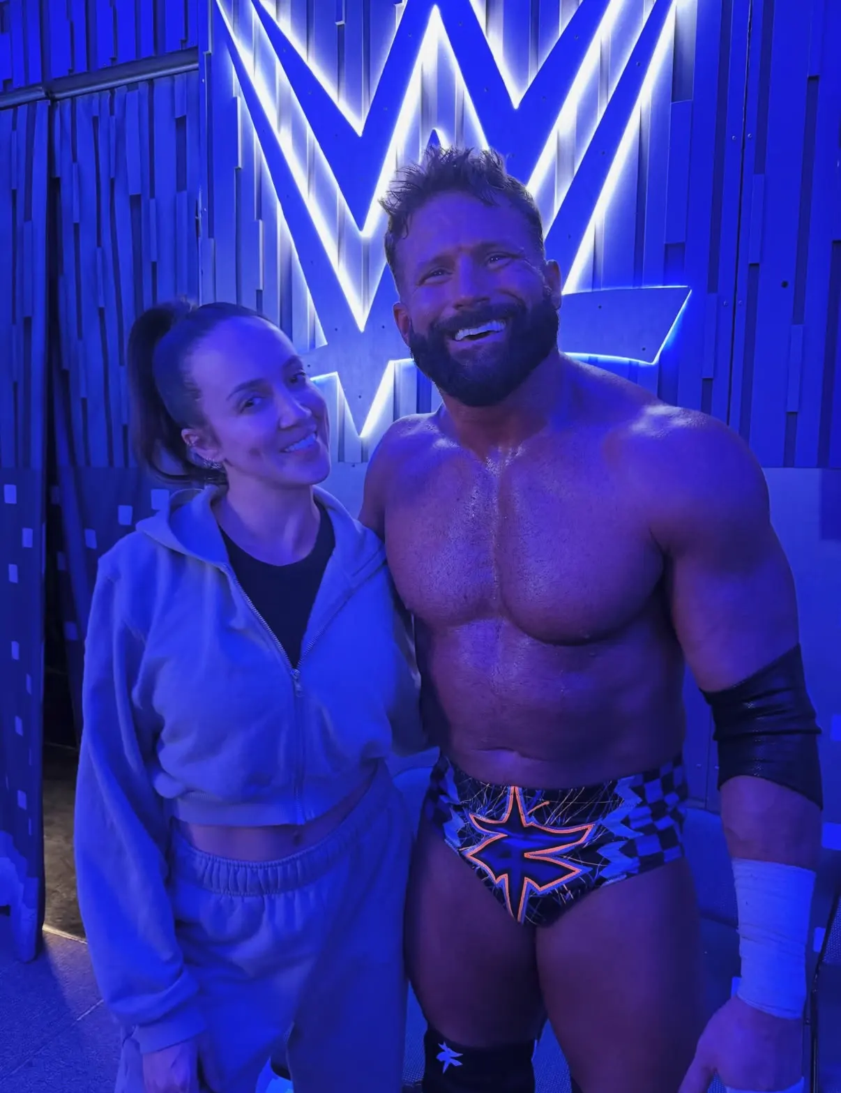 s-OUtIl-N-o4A7e3TxObZMaM6VzZUIpyySZwat_L