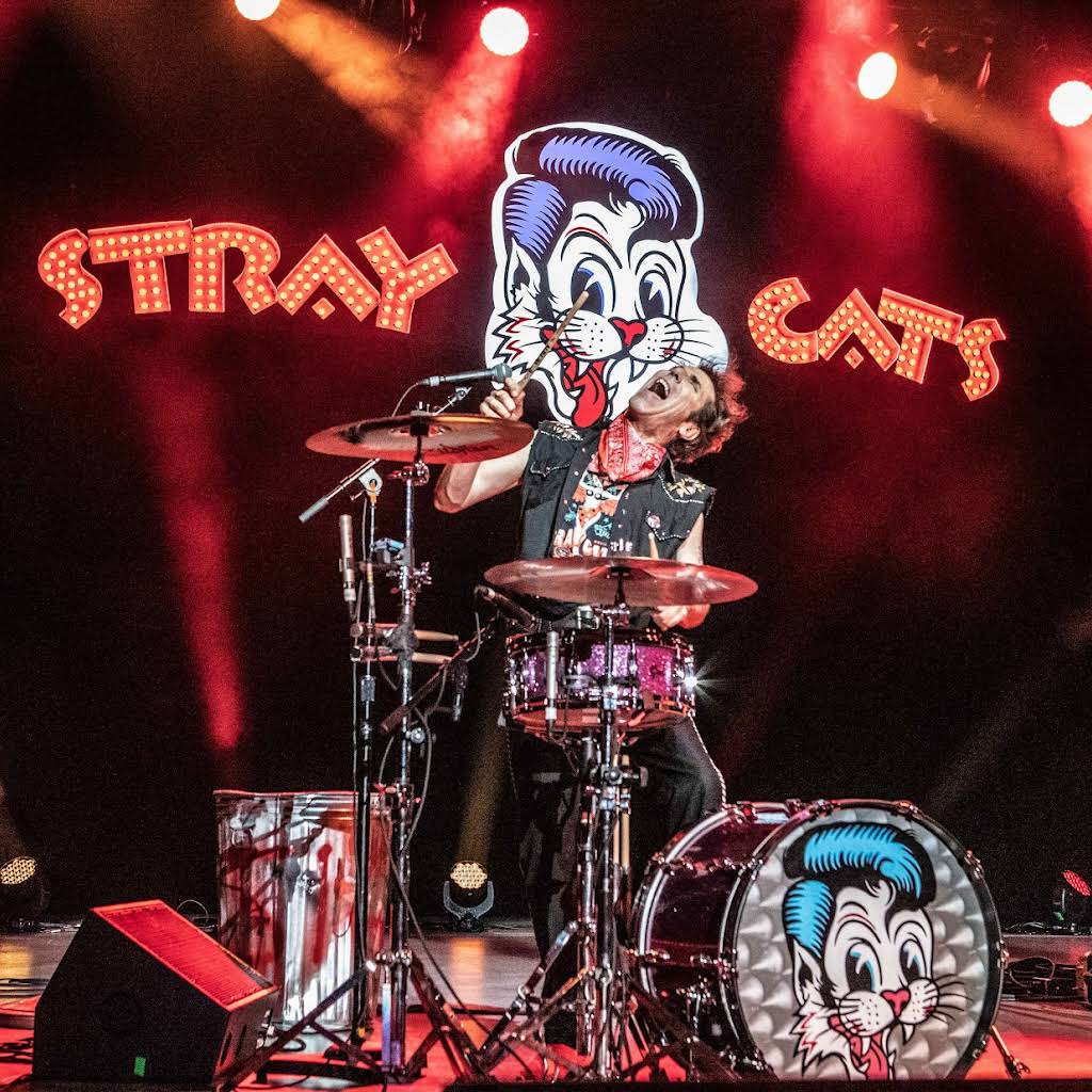 Stray Cats - YouTube