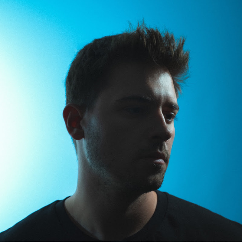 Ali Toygar - Topic