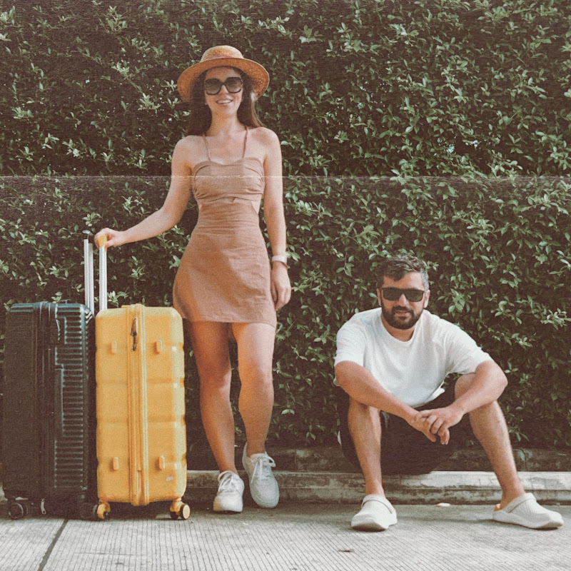 Хочу остаться! Каро и Карина  Logo