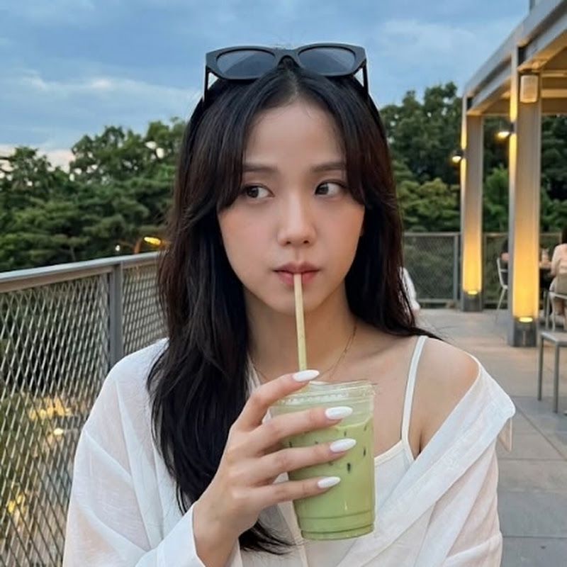 Jisoo glow