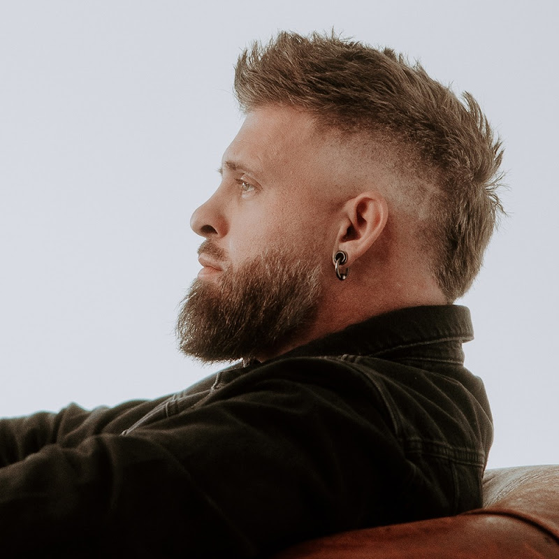 Brantley Gilbert - Topic