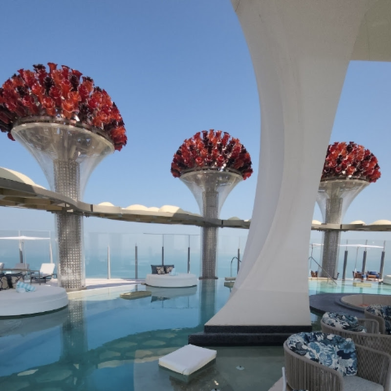 Luxury Travel Explorer