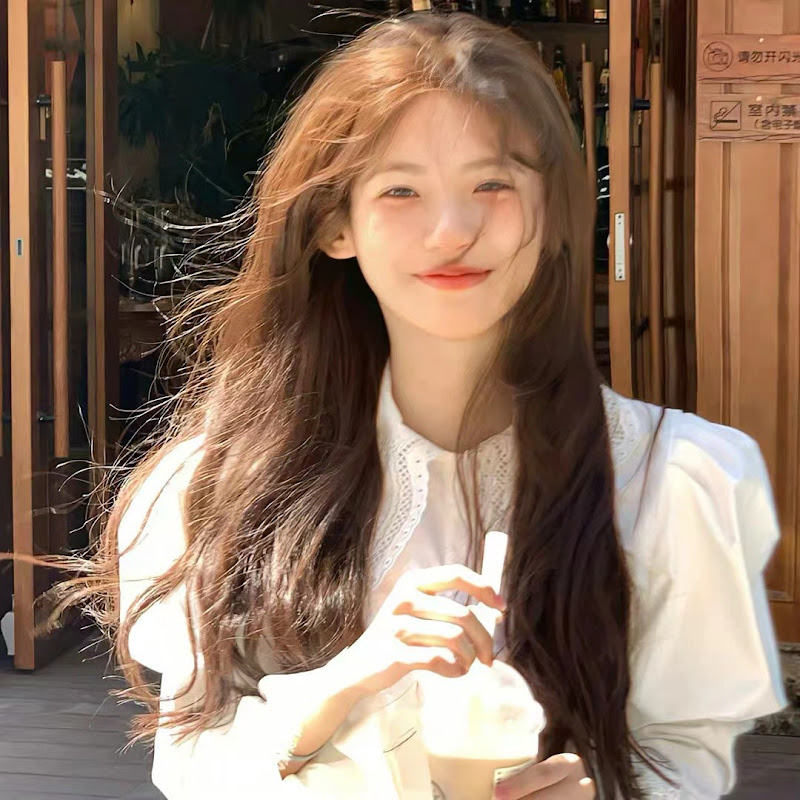 追剧少女小七 Logo