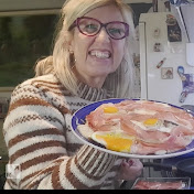 Assunta Con le Sue Pentole
