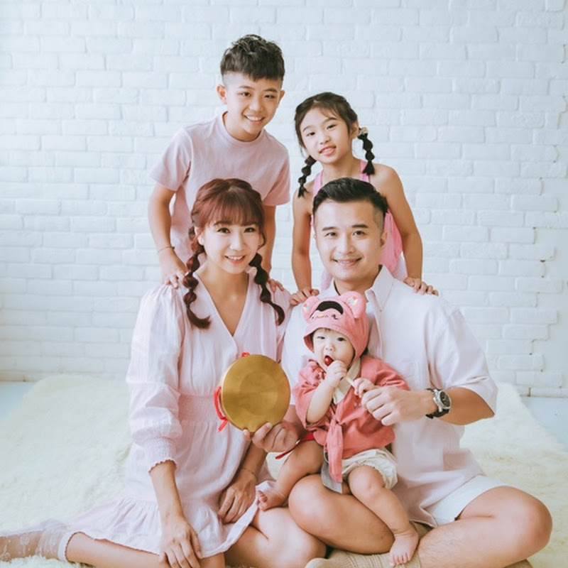 盧小蜜。emily Logo