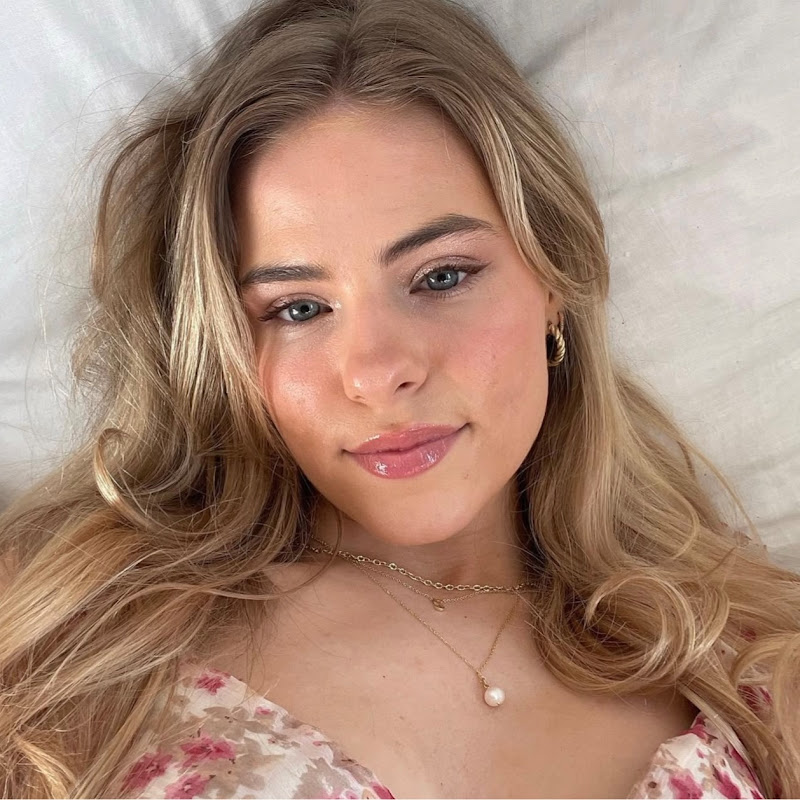 Sophie Dove