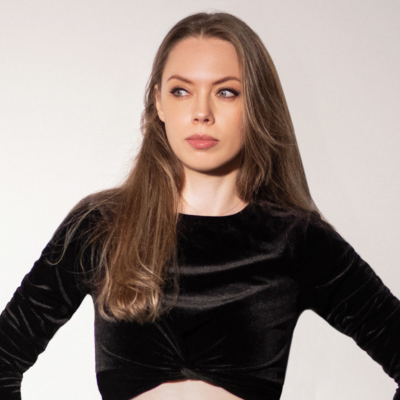 JULIA PUSTOVIT