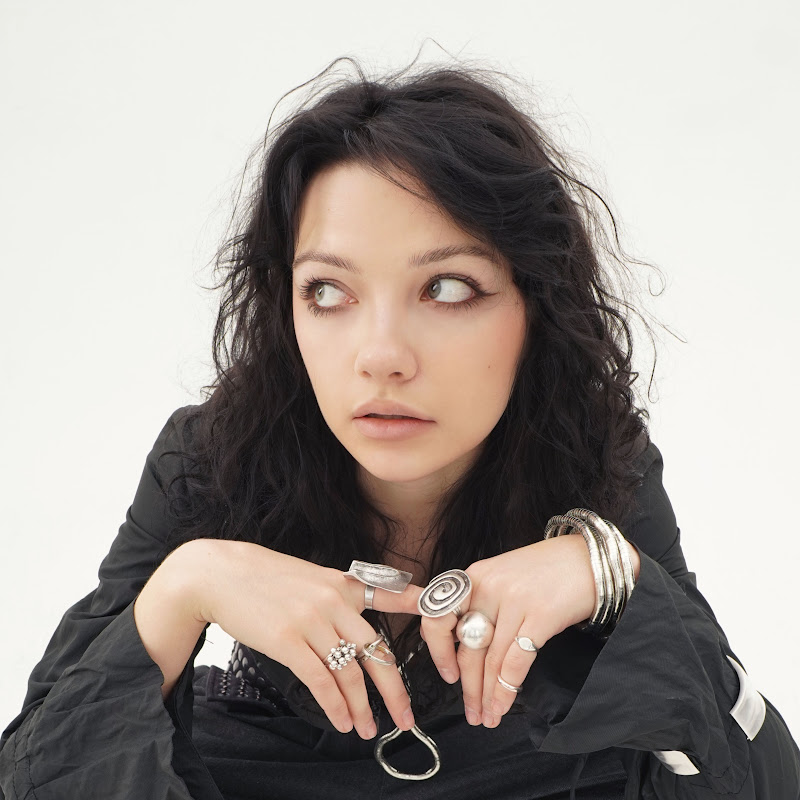 мари климанова Logo