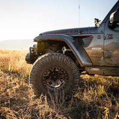 EXPEDITION BUILDS - Adventure Awaits — YouTube channel thumbnail