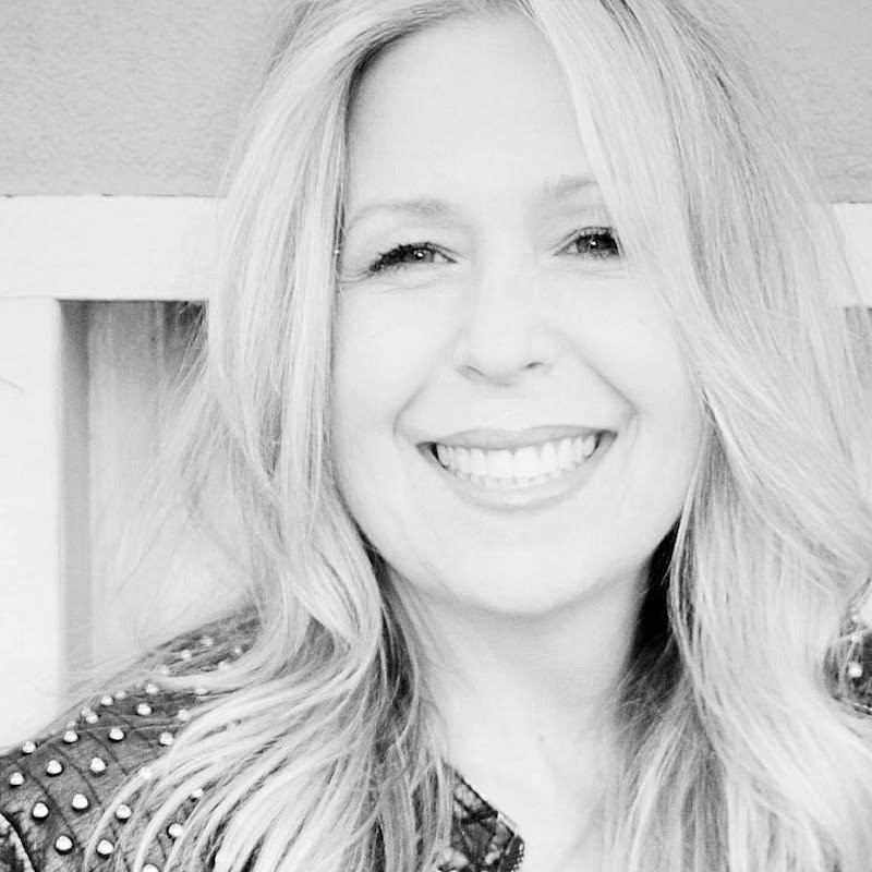 Mia Schultz - Mortgage with a Twist!