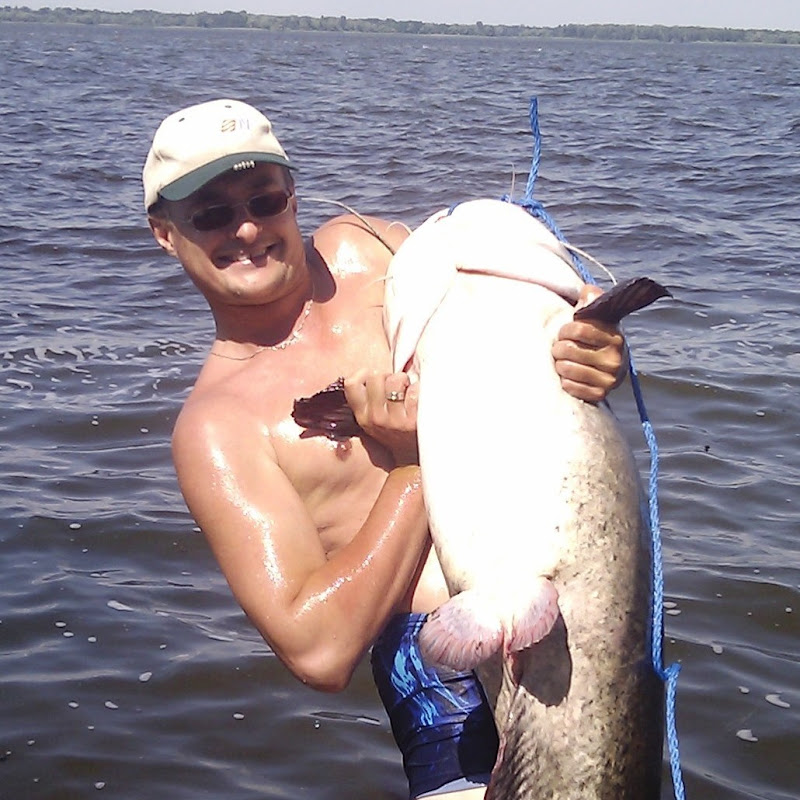 Рибалка на трофей. Fishing and hobby Logo