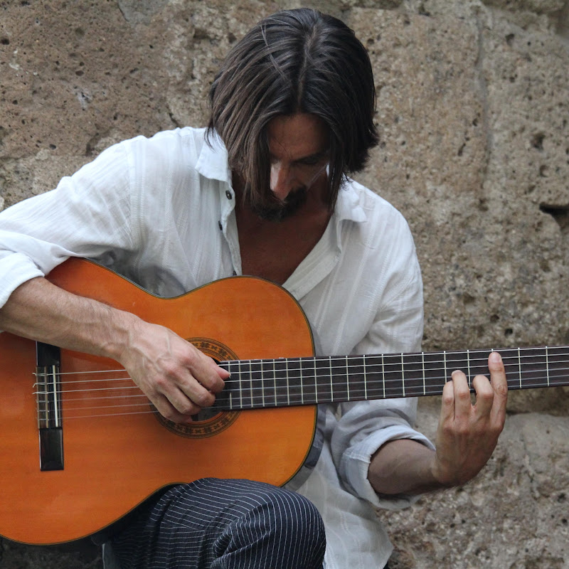 Luciano Cologgi - Guitar Lessons