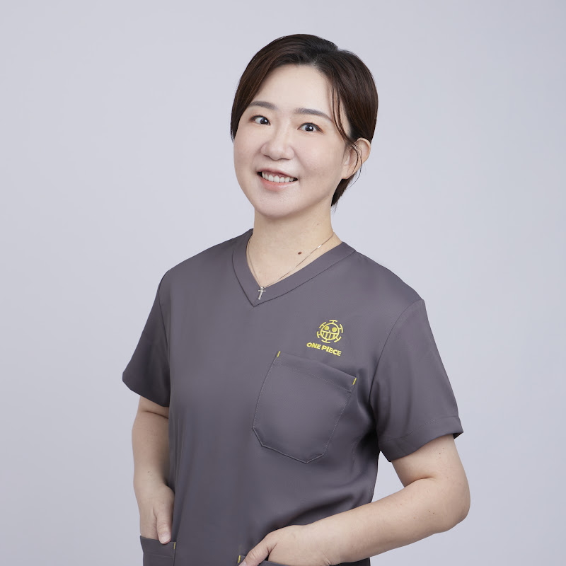 痔零姊姊 黃郁純醫師 大腸直腸肛門外科 Logo