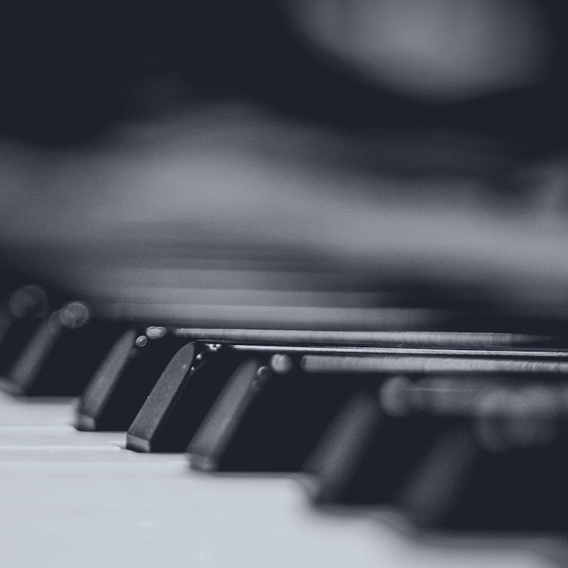 Micha Philipp - Topic