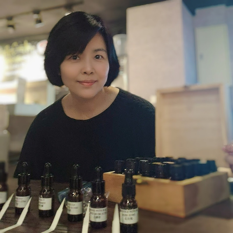 橘子姐的熟齡理法院 Logo