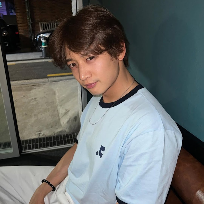 최민호 MINHO Logo