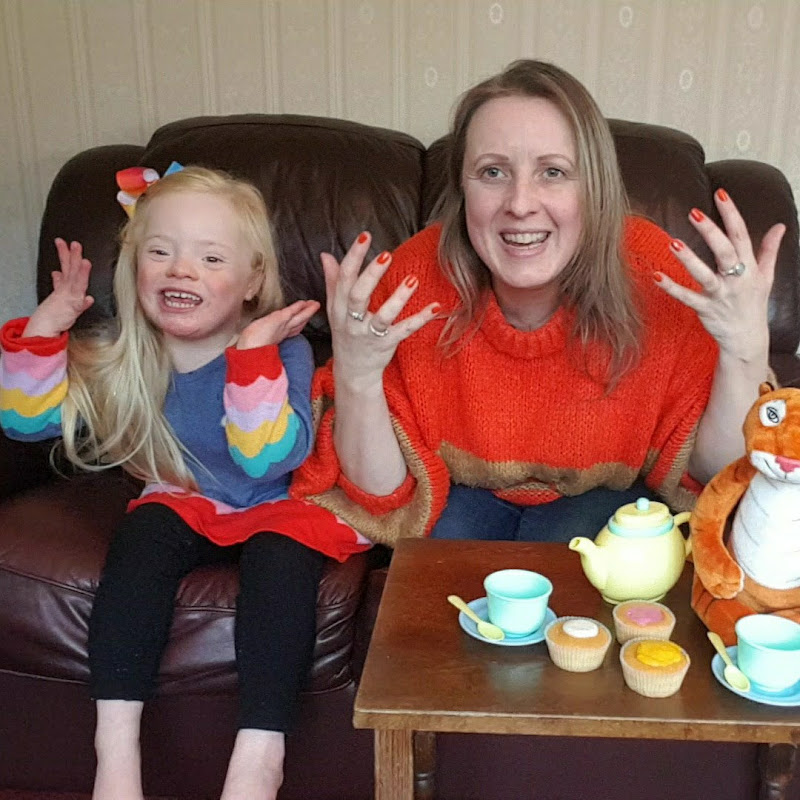 Makaton with Lucinda (Nikki Makaton Tutor)