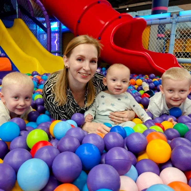 Дома с Катей Logo