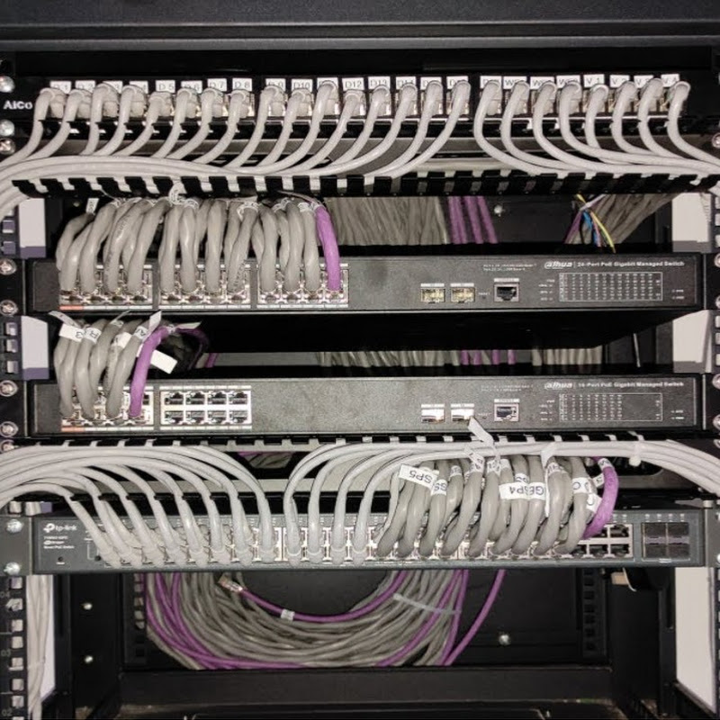 nature & future tech Logo