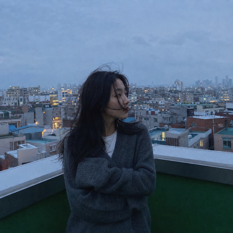 Lee Min Jeong - Topic