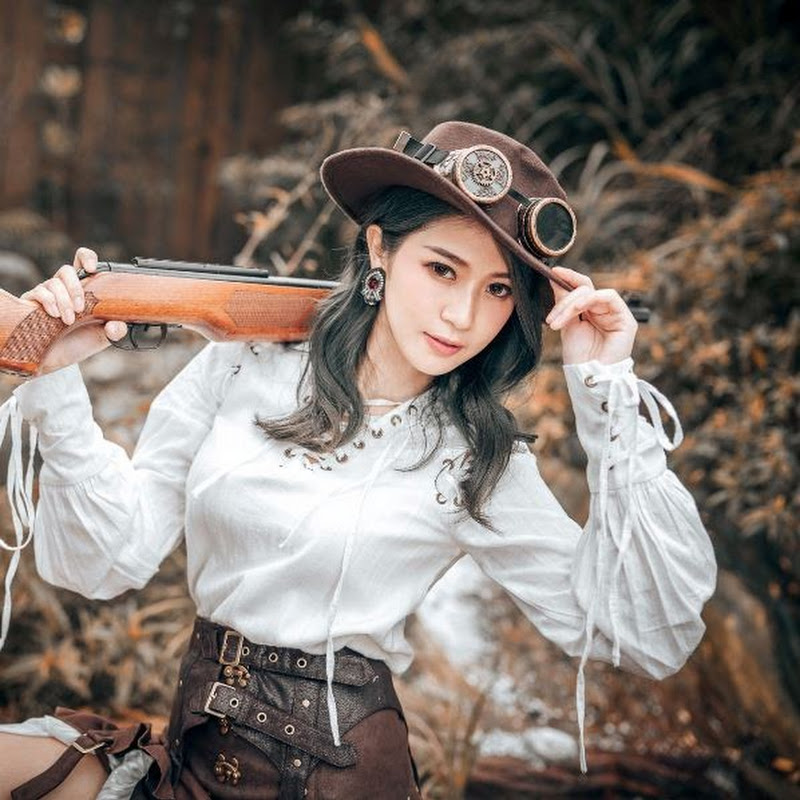 看着我扛枪 Logo