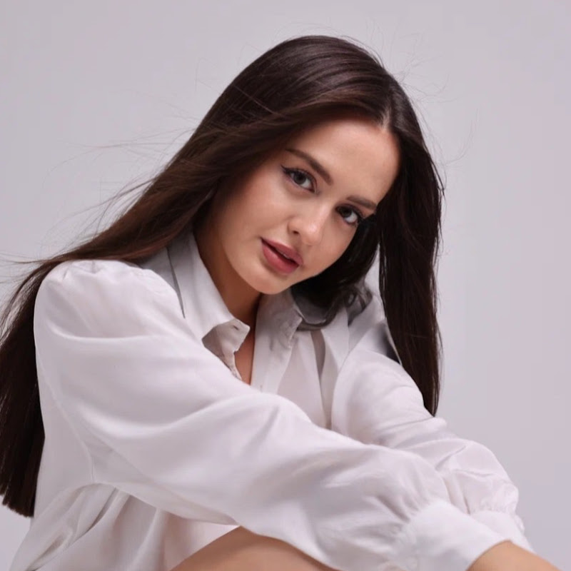 Alina Мuradimova Logo