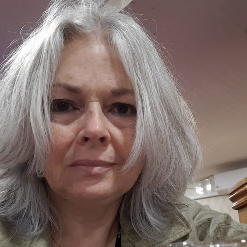 Alison Fennell (The Pottering Artist)