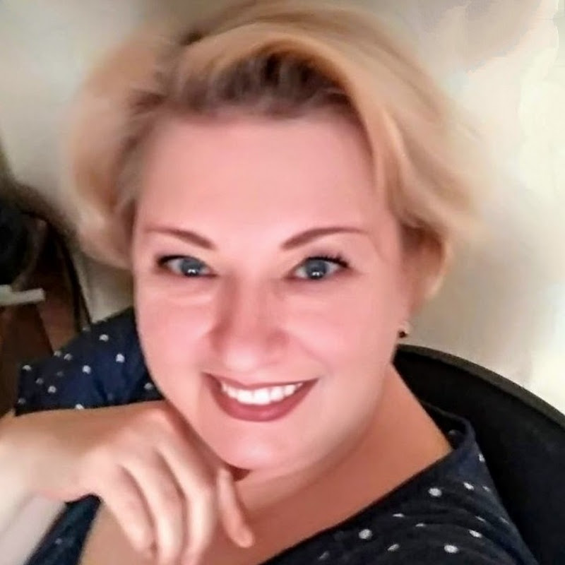 Марина Колпахчьян Logo