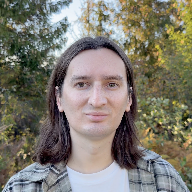 Вадим читає