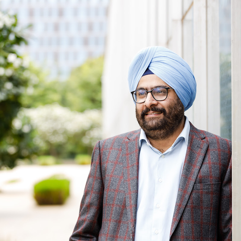 Ashwinder R Singh, Real Estate Expert & Author