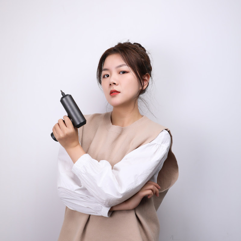 三人行数码评测 Logo