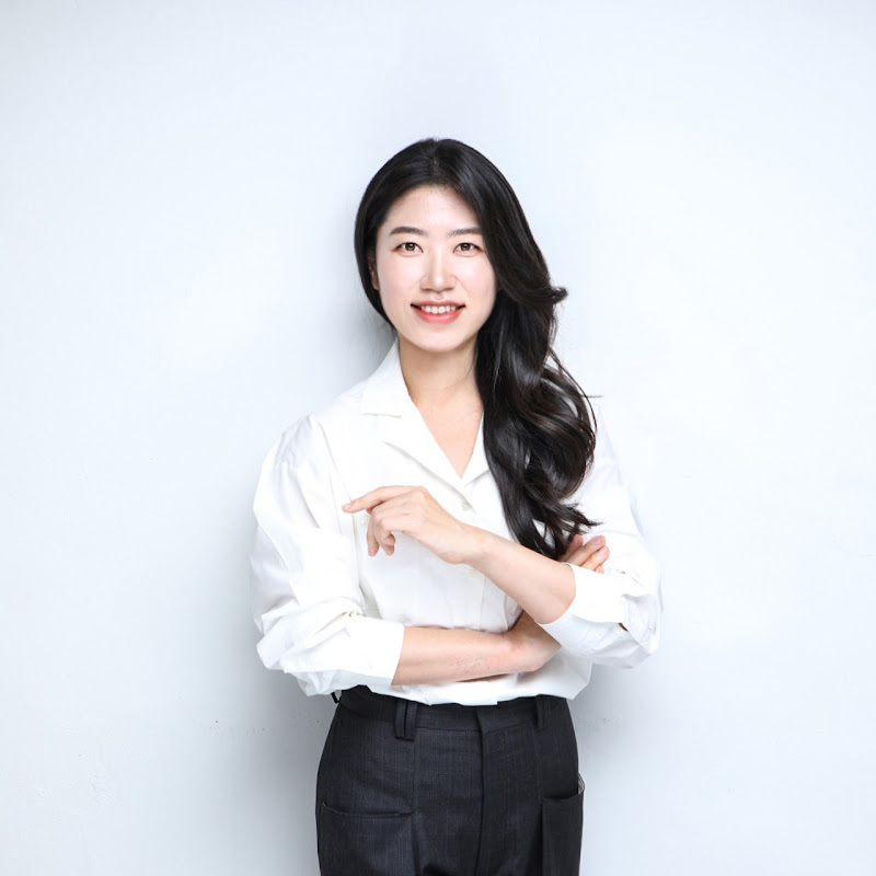 시간기획자 마담초이 최민정 Logo