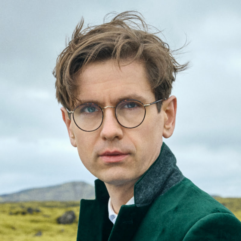 Víkingur Ólafsson - Topic