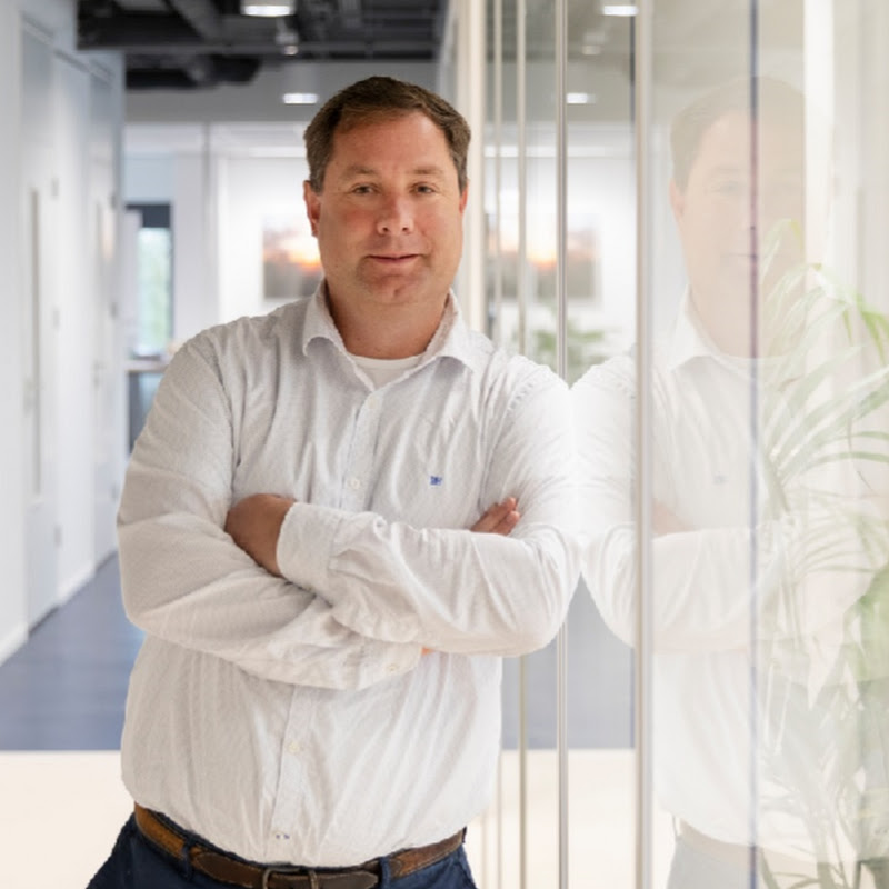 Dr. Bart van Straten