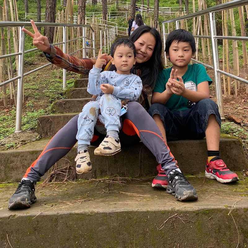 Mom and kids Vlog