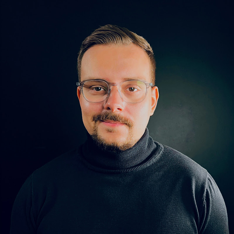 Dan - Smart Tutorials Logo