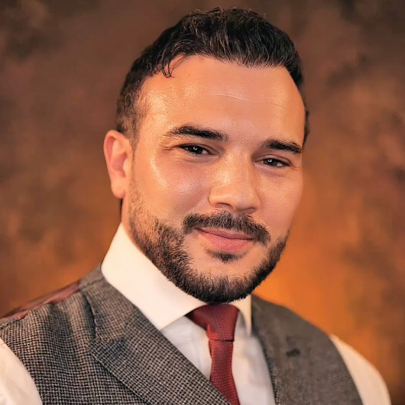 Photo Whispering Gentleman ASMR