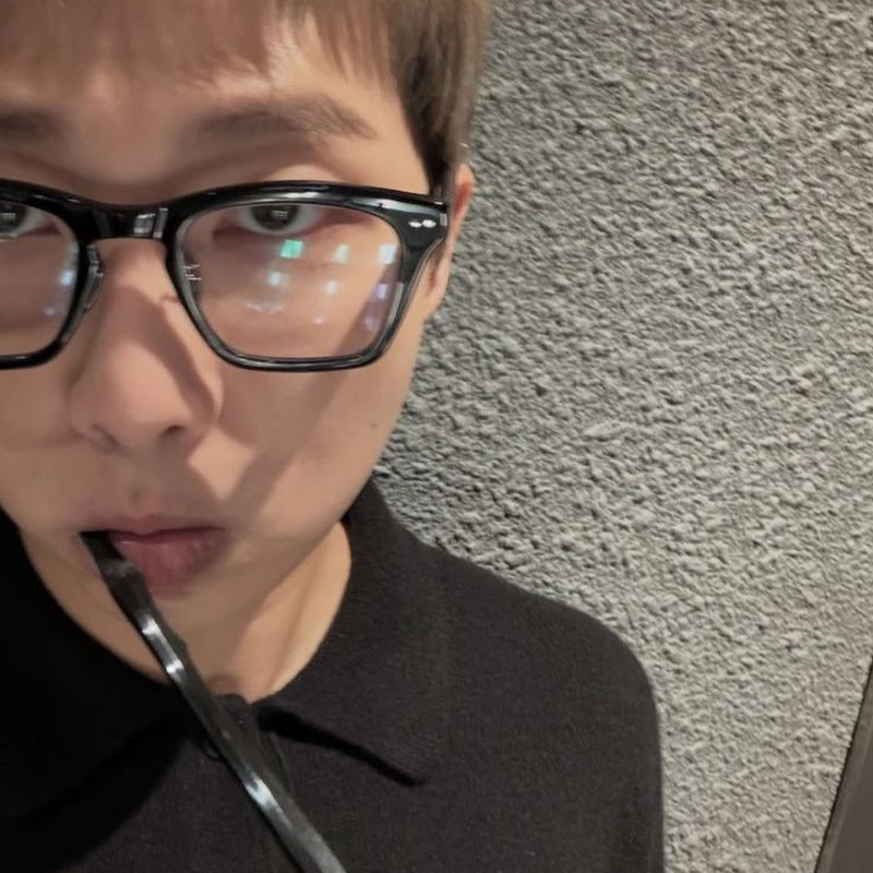 Hire 𝐁𝐚𝐛𝐲𝐛𝐮𝐭𝐭𝐞𝐫 𝐟𝐢𝐜𝐬 🖤 — Book Reviews & Literature Discussions (BookTube) YouTube creator for sponsorships