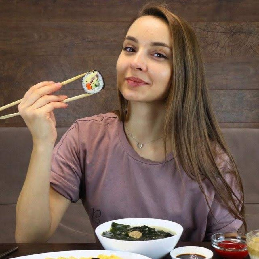 Alina UMAMI YouTube channel avatar