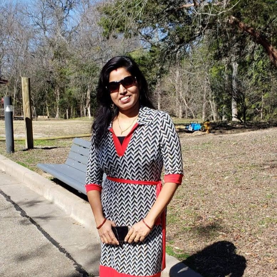 Sunita Mohan's Kitchen YouTube channel avatar