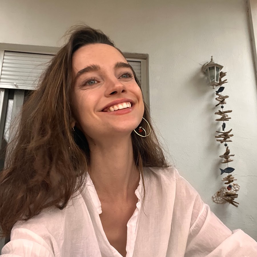 Luiza Scandelari YouTube channel avatar